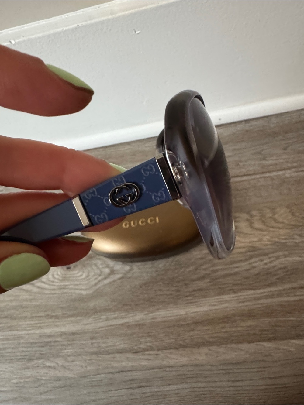 Gucci Women's Gradient Purple Oversized Sunglasses - Picture 7 of 10